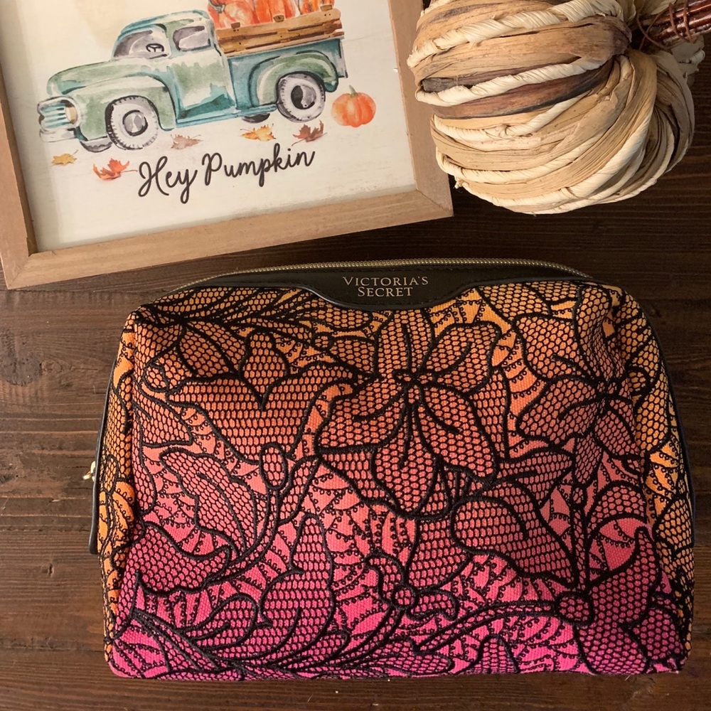VICTORIA’S SECRET EMBROIDERY FLORAL MAKEUP BAG✨